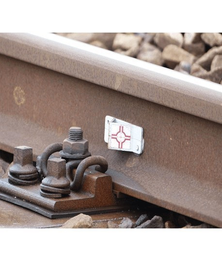 Plaquette de surveillance avec cible réfléchissante, Topographie lepont.fr