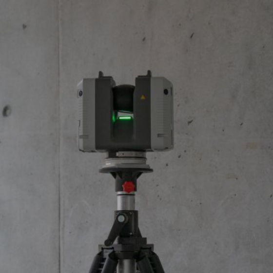 Trépied télescopique pour scanner Leica RTC360